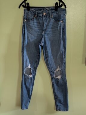 Universal Thread Mid Blue Distressed High-Rise Skinny Jeans 10
